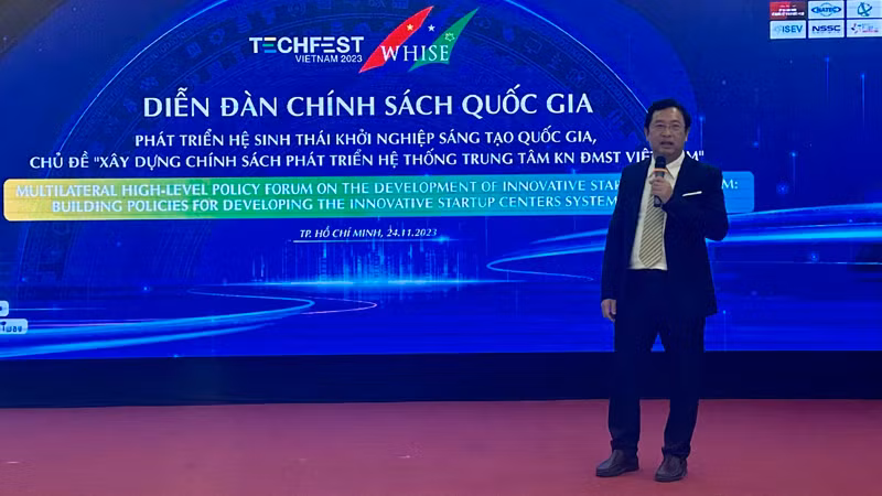 Ông Phạm Hồng Quất, Cục trưởng Cục Phát triển thị trường và doanh nghiệp khoa học và công nghệ phát biểu tại Diễn đàn.