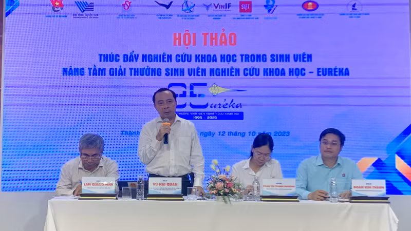 Phó Giáo sư, Tiến sĩ Vũ Hải Quân, Giám đốc Đại học Quốc gia Thành phố Hồ Chí Minh phát biểu.