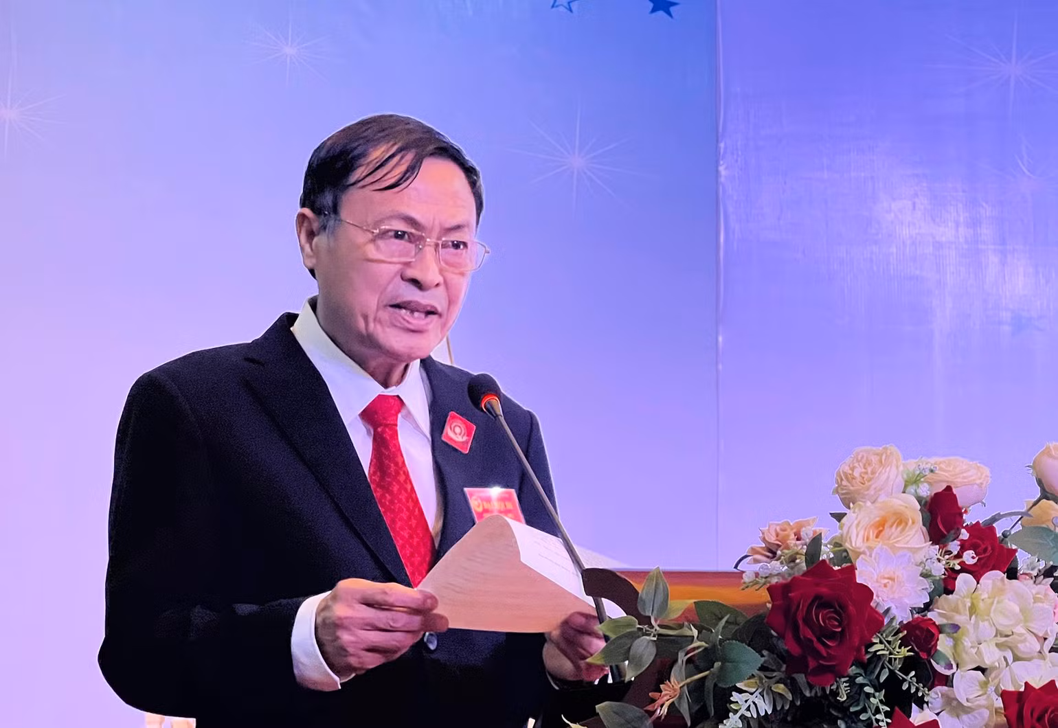 Tân Chủ tịch Tổng hội người Việt Nam tại Lào Phạm Văn Hùng phát biểu nhậm chức. (Ảnh: Trịnh Dũng) Tân Chủ tịch Tổng hội người Việt Nam tại Lào Phạm Văn Hùng phát biểu nhậm chức. (Ảnh: Trịnh Dũng)