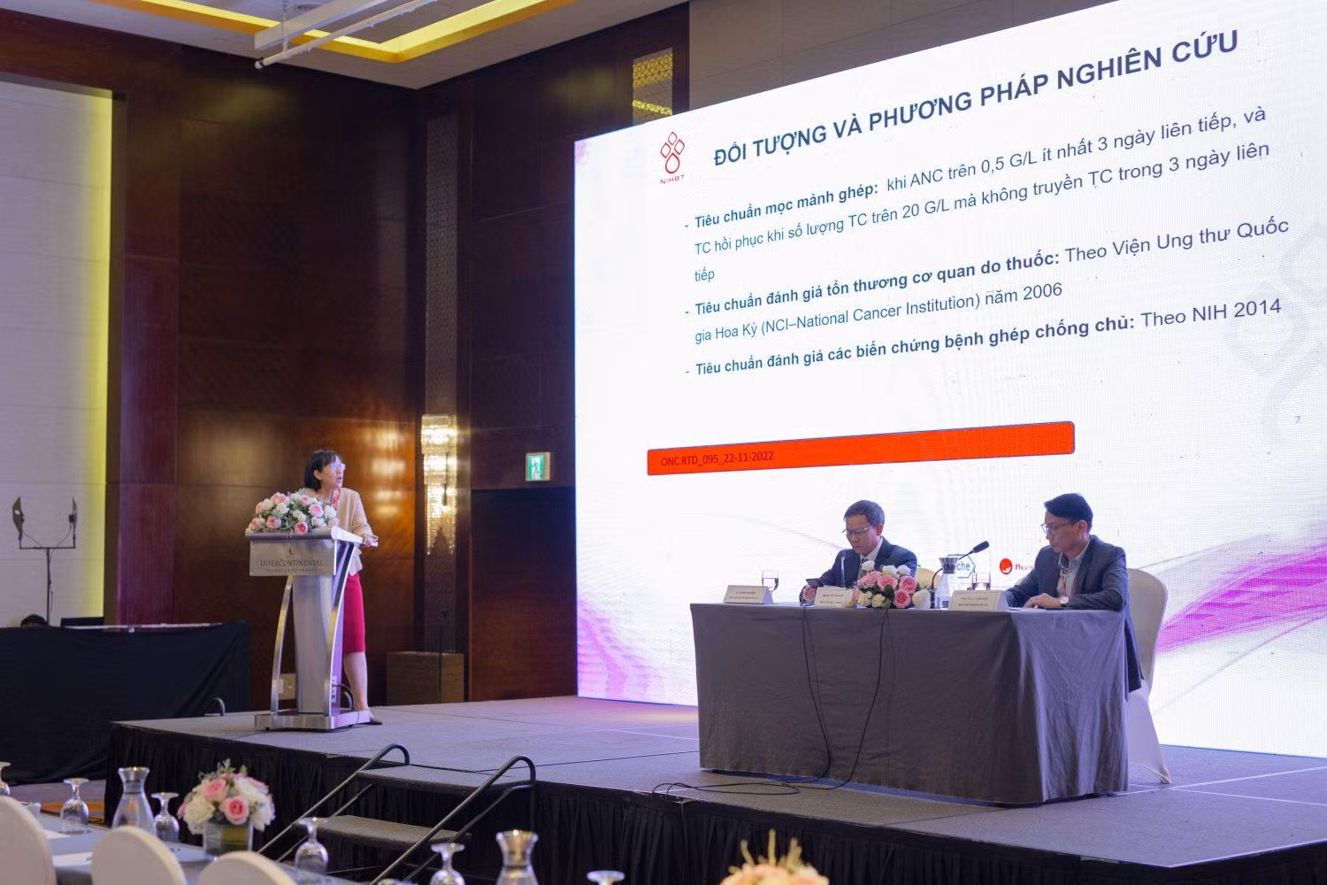 Bác sĩ chuyên khoa II Võ Thị Thanh Bình báo cáo nghiên cứu tại Hội nghị khoa học Huyết học-Truyền máu toàn quốc năm 2022.