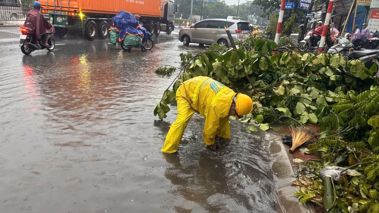 Xí nghiệp 7 đang ứng trực tại khu vực Ngọc Hồi.