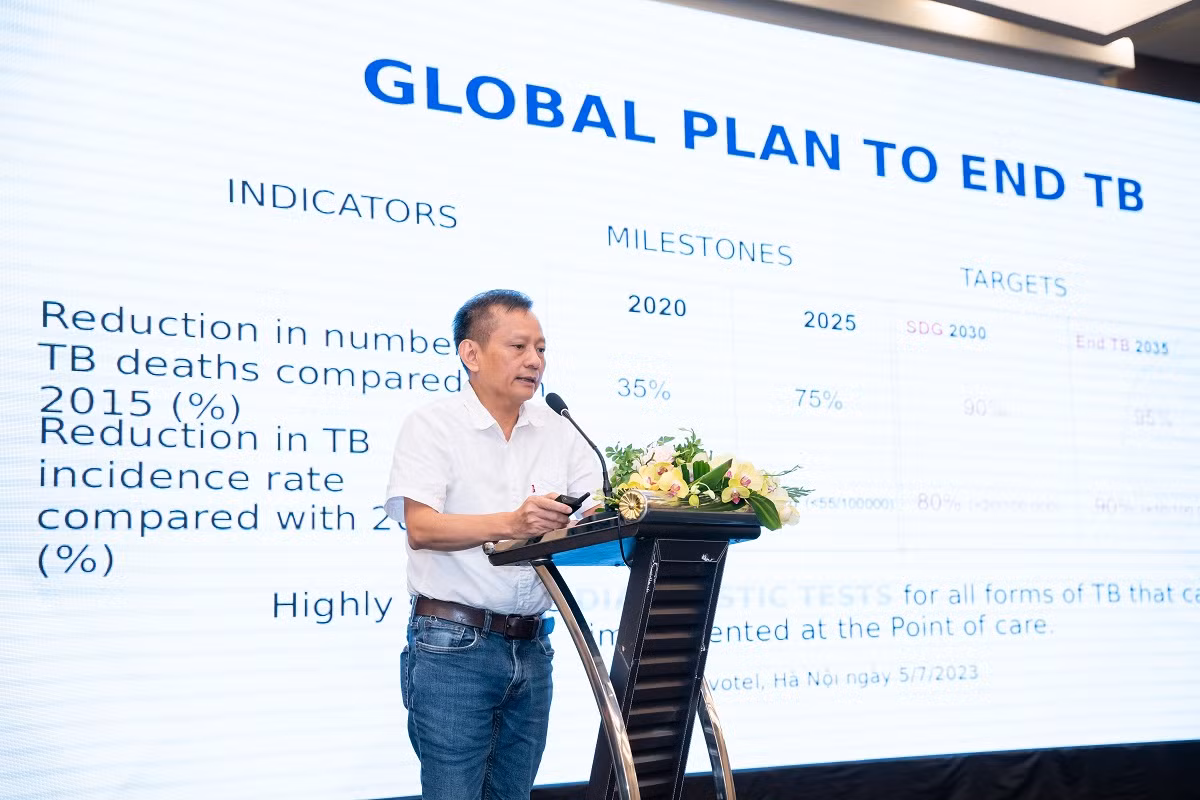 Phó Giáo sư, Tiến sĩ Nguyễn Văn Hưng cung cấp thông tin về kỹ thuật xét nghiệm sinh học phân tử. Phó Giáo sư, Tiến sĩ Nguyễn Văn Hưng cung cấp thông tin về kỹ thuật xét nghiệm sinh học phân tử.