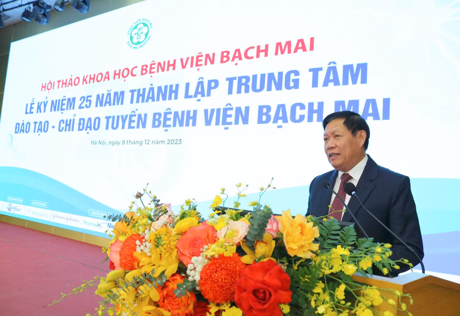 Thứ trưởng Y tế Đỗ Xuân Tuyên phát biểu. Thứ trưởng Y tế Đỗ Xuân Tuyên phát biểu.