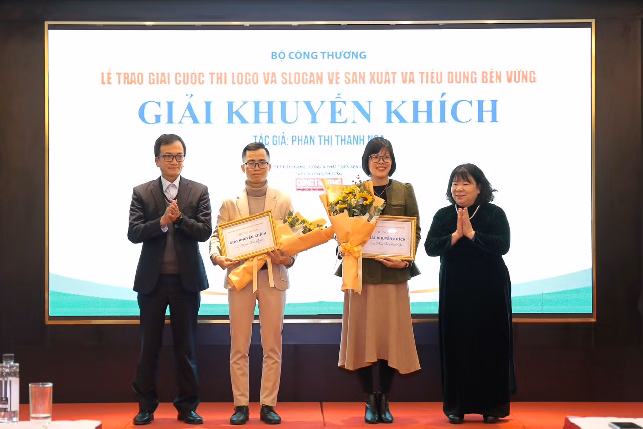 Ban tổ chức trao 2 giải Khuyến khích.