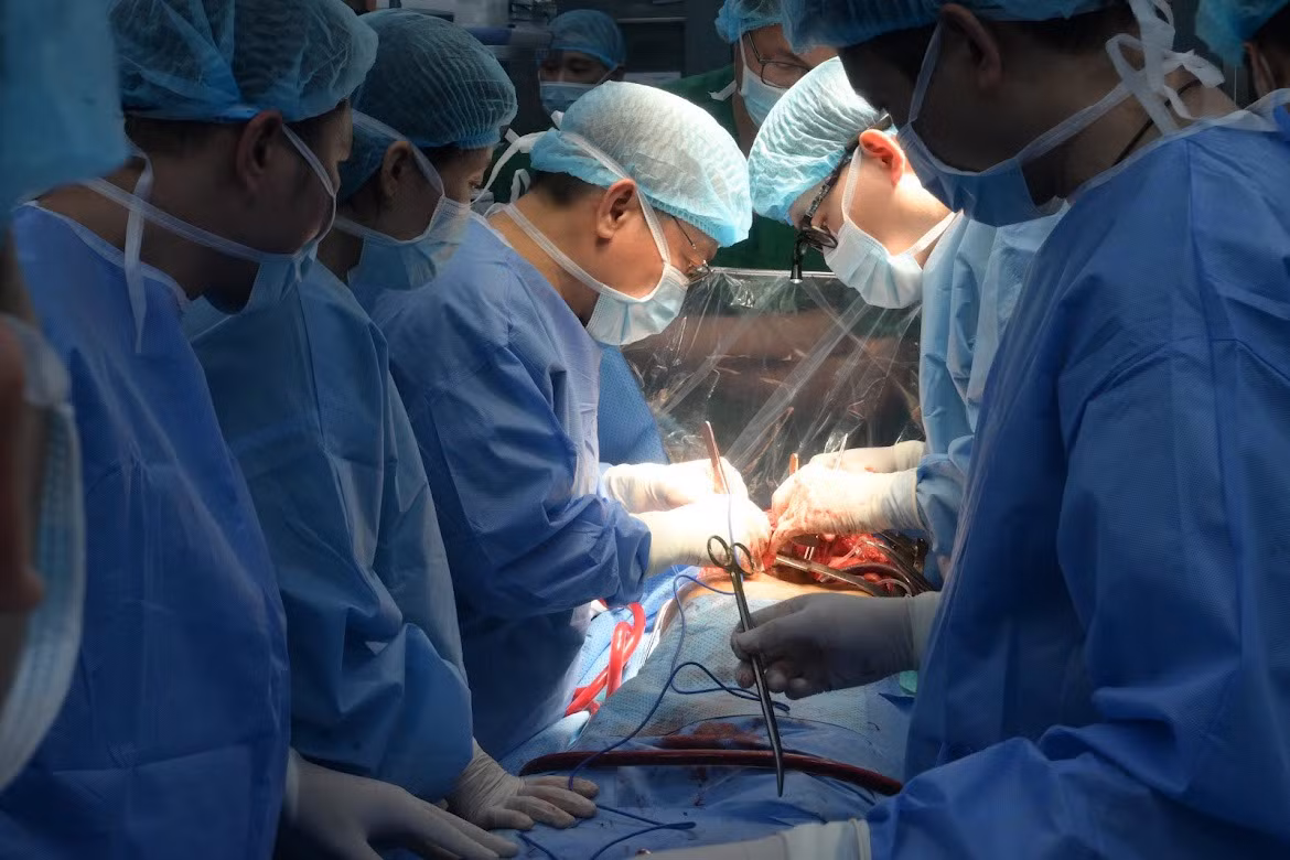 Ca ghép kéo dài 12 tiếng. Ca ghép kéo dài 12 tiếng.