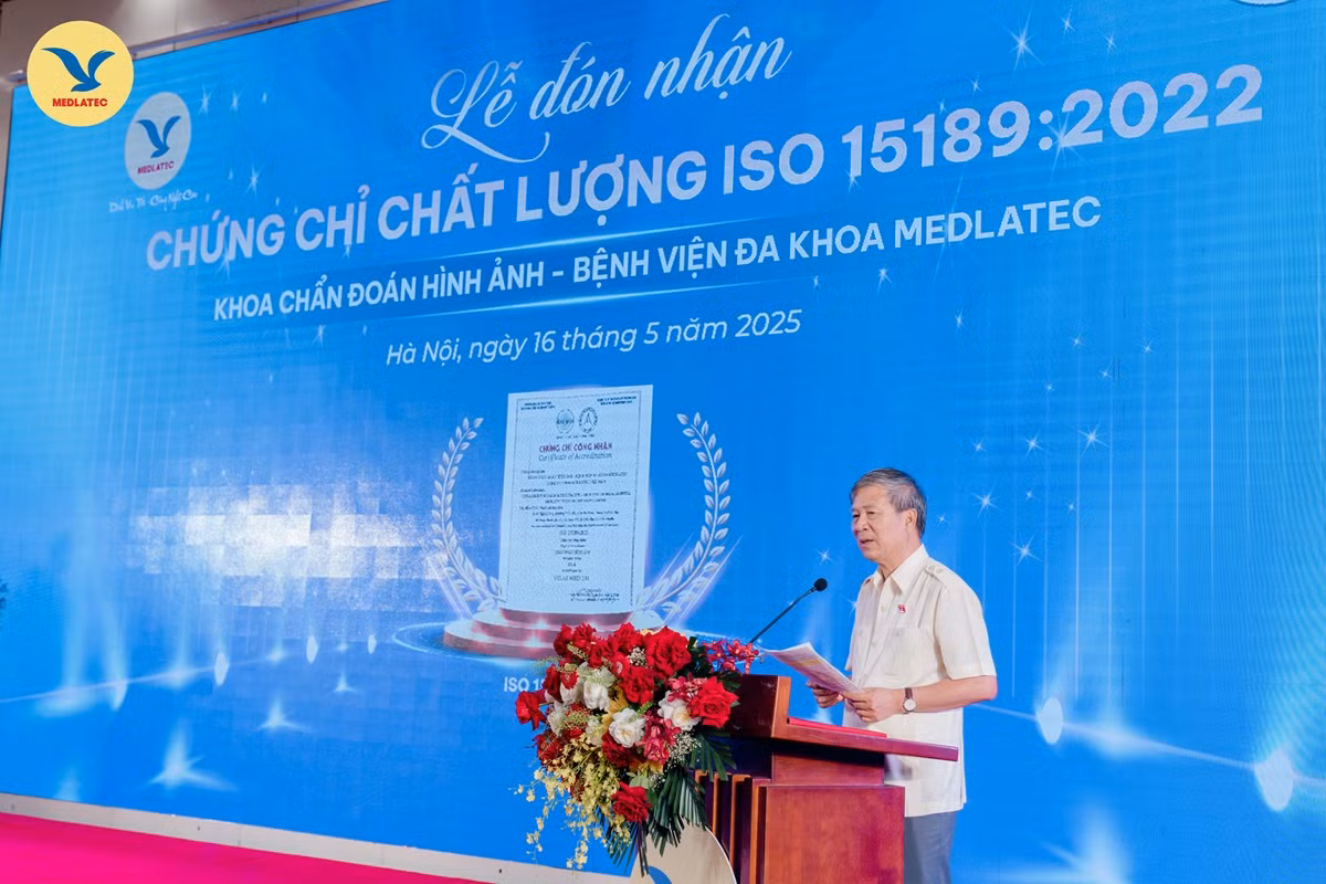 Giáo sư, Anh hùng lao động Nguyễn Anh Trí - Đại biểu Quốc hội khóa XIV, XV, Chủ tịch Hội đồng cố vấn Medlatec Group, Chủ tịch Hội đồng Khoa học công nghệ và đào tạo Medlatec Group phát biểu chúc mừng tại buổi lễ. Giáo sư, Anh hùng lao động Nguyễn Anh Trí - Đại biểu Quốc hội khóa XIV, XV, Chủ tịch Hội đồng cố vấn Medlatec Group, Chủ tịch Hội đồng Khoa học công nghệ và đào tạo Medlatec Group phát biểu chúc mừng tại buổi lễ.