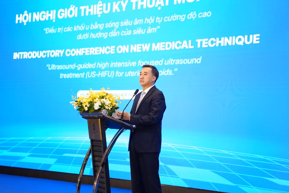 Giáo sư, Tiến sĩ Trần Văn Thuấn - Thứ trưởng Y tế phát biểu tại hội nghị.