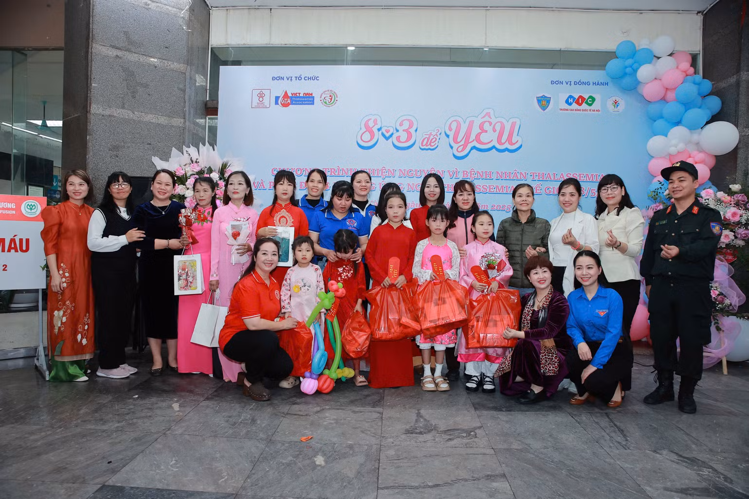 Bệnh nhân Thalassemia trong tà áo dài. Bệnh nhân Thalassemia trong tà áo dài.