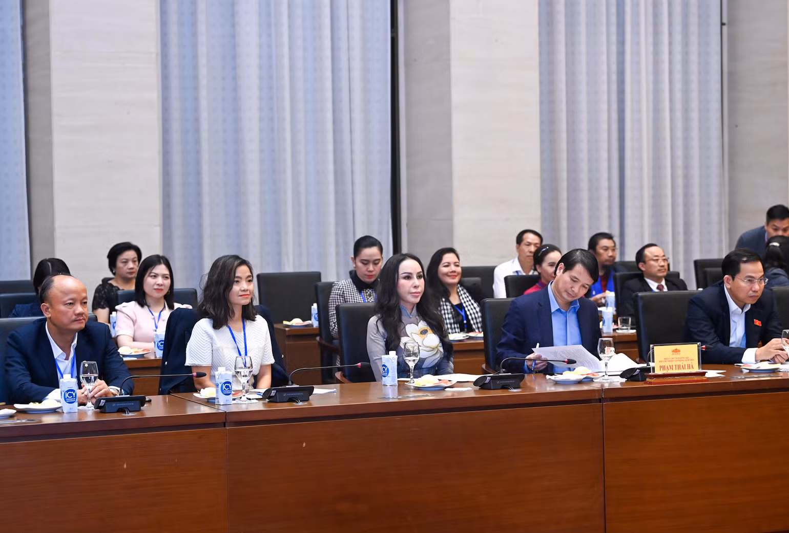 Tạo dựng môi trường pháp lý thuận lợi để doanh nghiệp phát triển mạnh mẽ ảnh 2 Tạo dựng môi trường pháp lý thuận lợi để doanh nghiệp phát triển mạnh mẽ ảnh 2