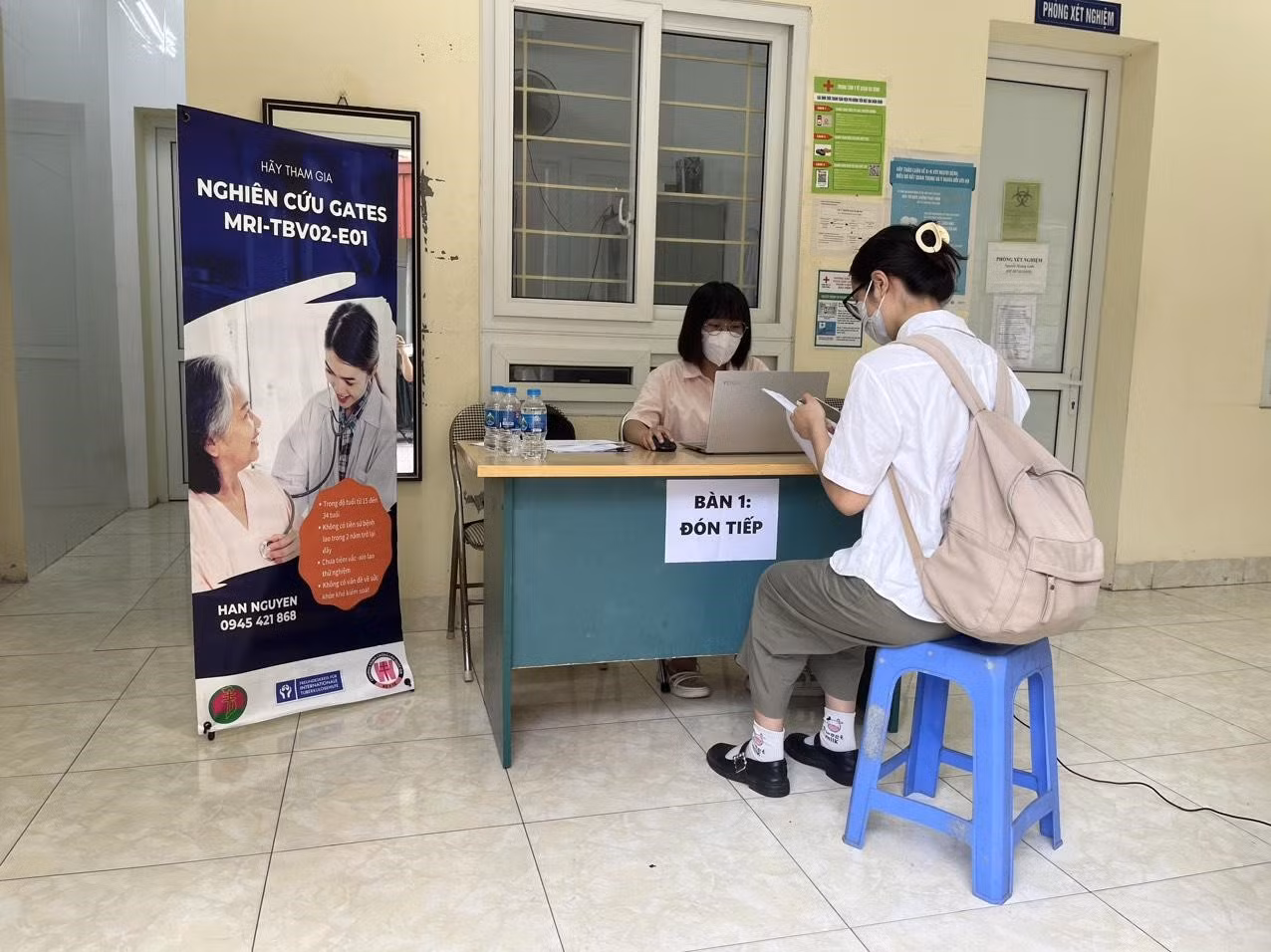 Một buổi tái khám thuộc nghiên cứu thử nghiệm vaccine lao cho thanh thiếu niên và người lớn tại Hà Nội tháng 8/2023. (Nguồn: Friends for International TB Relief (FIT)). Một buổi tái khám thuộc nghiên cứu thử nghiệm vaccine lao cho thanh thiếu niên và người lớn tại Hà Nội tháng 8/2023. (Nguồn: Friends for International TB Relief (FIT)).
