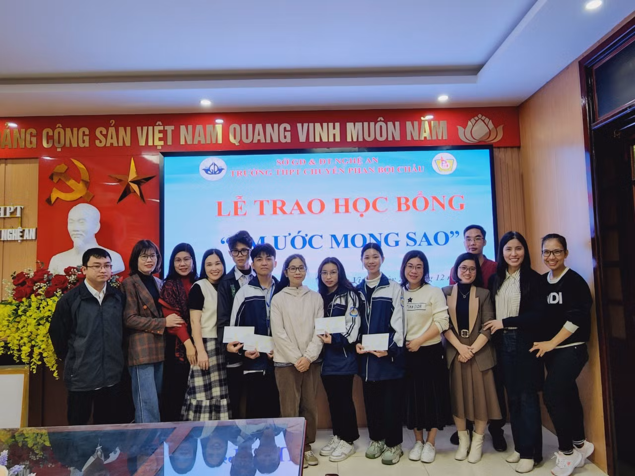 Học bổng “Em ước mong sao” đã trao 22 suất học bổng cho các em nhỏ có bố mẹ không may bị mắc ung thư. Học bổng “Em ước mong sao” đã trao 22 suất học bổng cho các em nhỏ có bố mẹ không may bị mắc ung thư.