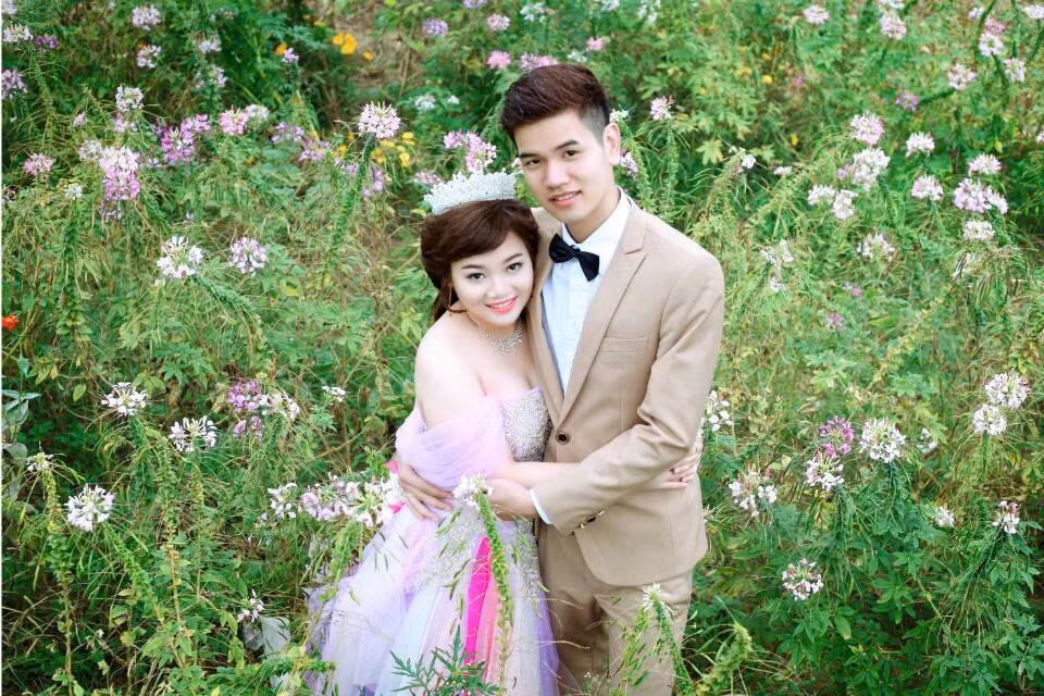 Chị Đỗ Thị Phương Anh (1996) và anh Đỗ Xuân Biển (1996). Chị Đỗ Thị Phương Anh (1996) và anh Đỗ Xuân Biển (1996).