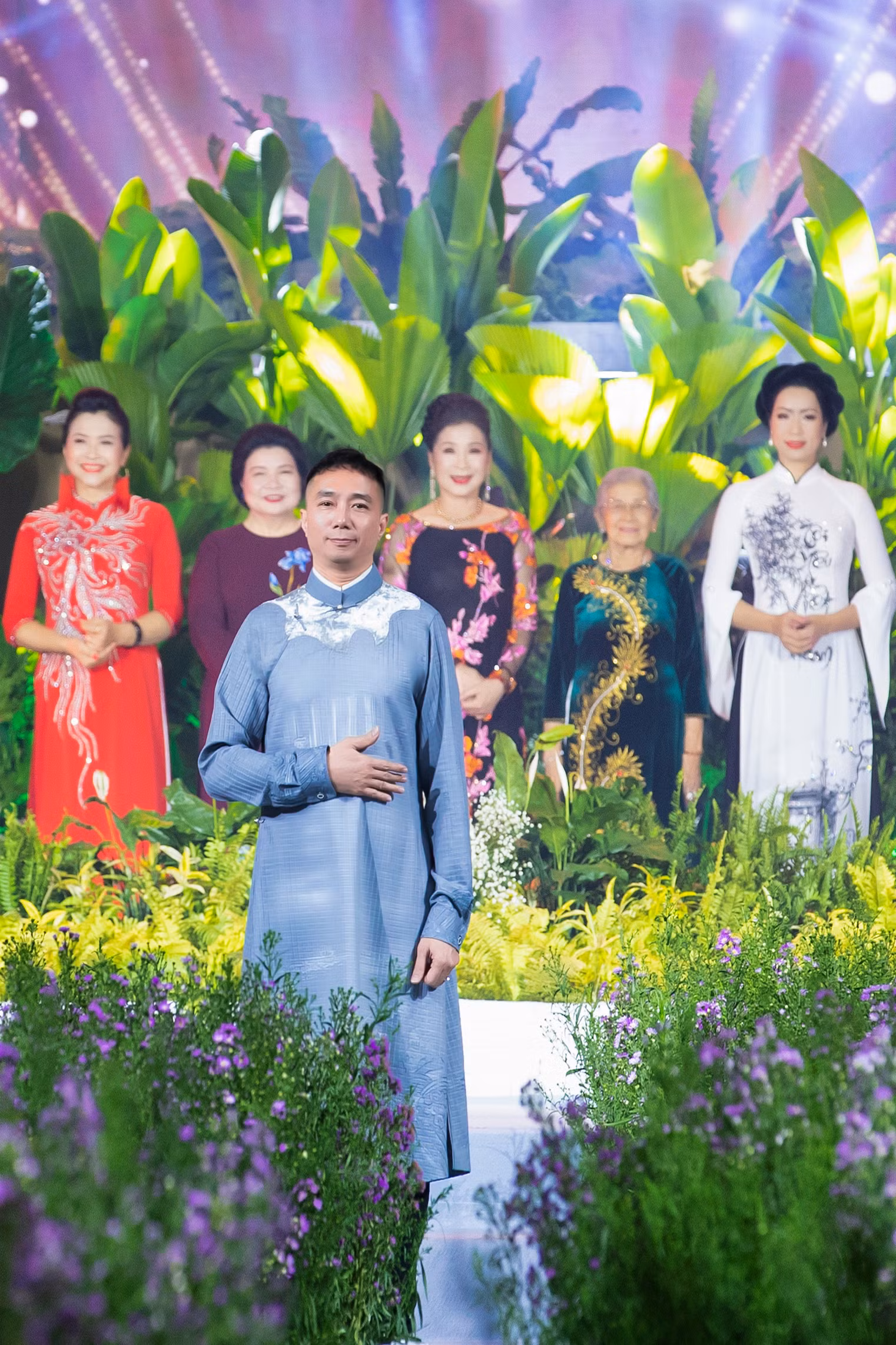 Nhà thiết kế Đỗ Trịnh Hoài Nam tham gia Lễ hội Áo dài Thành phố Hồ Chí Minh trong hai vai trò Nhà thiết kế và đại sứ lễ hội.