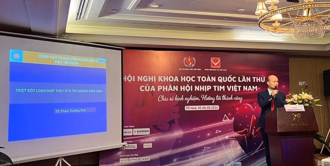 TS Phạm Trường Sơn báo cáo trong hội nghị toàn quốc của Phân hội nhịp tim Việt Nam về các trường hợp ngoại tâm thu thất khó được triệt đốt thành công tại Khoa Nội tim mạch, Bệnh viện Trung ương Quân đội 108. TS Phạm Trường Sơn báo cáo trong hội nghị toàn quốc của Phân hội nhịp tim Việt Nam về các trường hợp ngoại tâm thu thất khó được triệt đốt thành công tại Khoa Nội tim mạch, Bệnh viện Trung ương Quân đội 108.