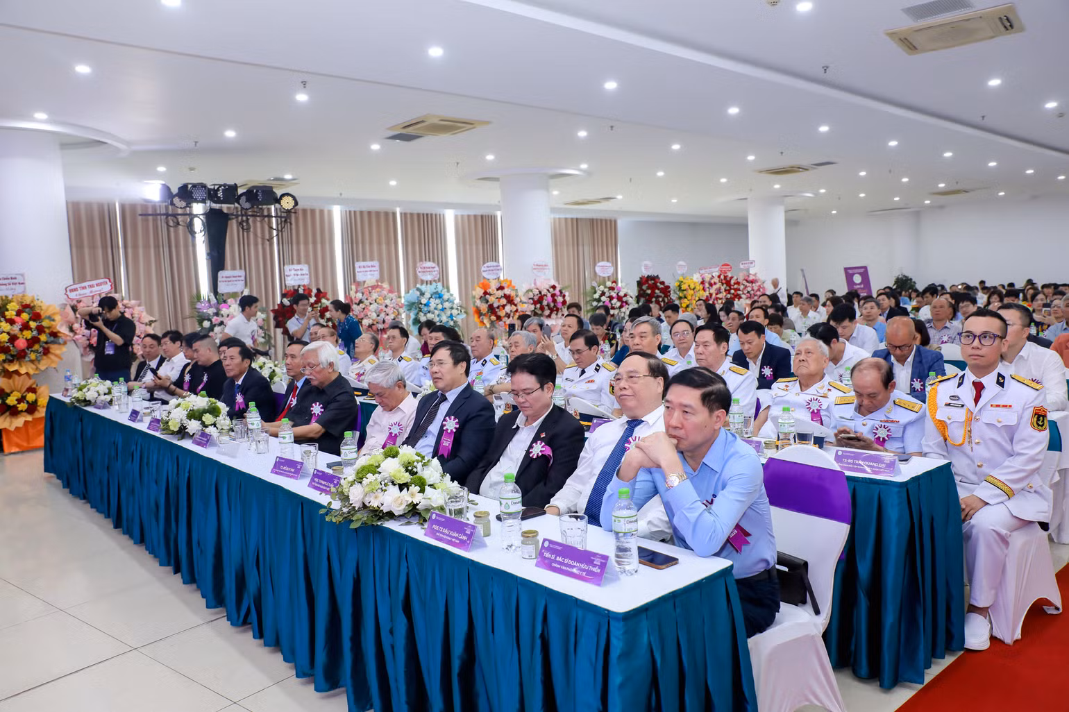 Các đại biểu tham dự chương trình.