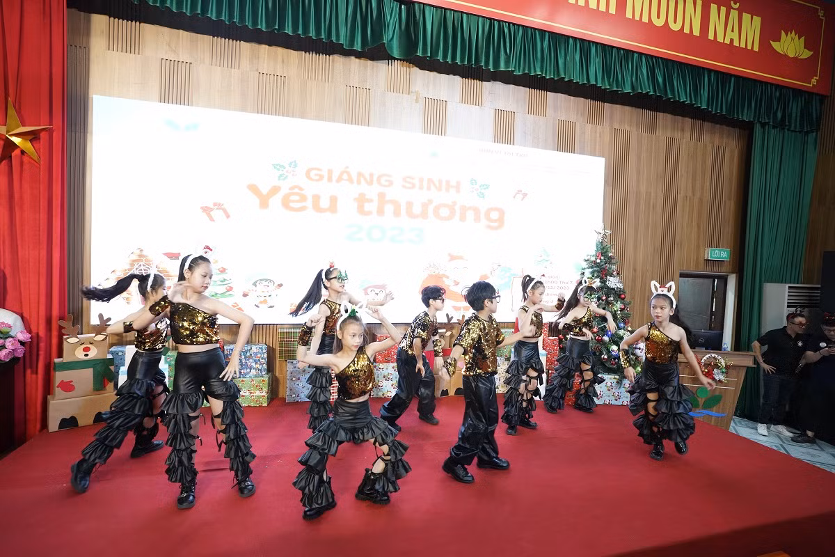 Tiết mục sôi động tại chương trình. Tiết mục sôi động tại chương trình.