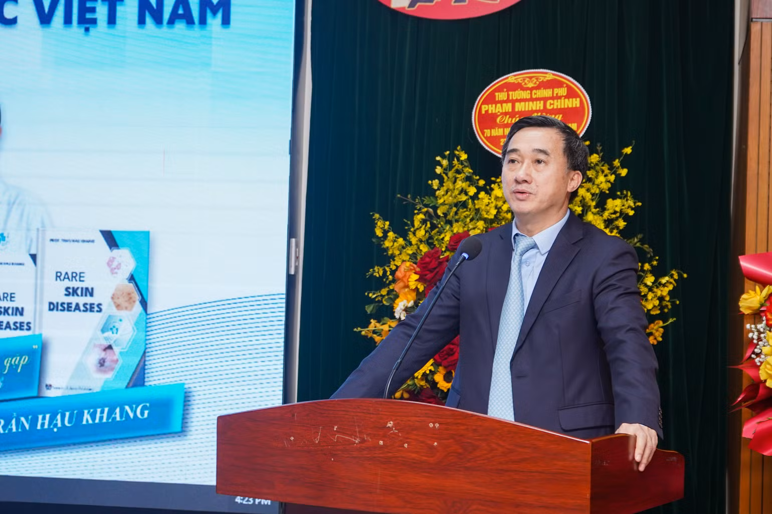 Giáo sư, Tiến sĩ Trần Văn Thuấn, Thứ trưởng Y tế phát biểu.