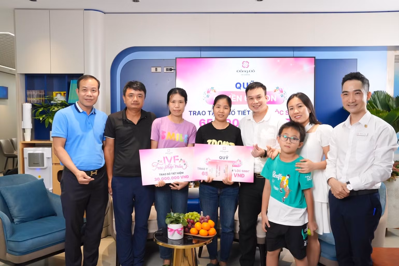 Đông Đô IVF Center và Câu lạc bộ "Quyền có con" trao sổ tiết kiệm cho 2 gia đình. Đông Đô IVF Center và Câu lạc bộ "Quyền có con" trao sổ tiết kiệm cho 2 gia đình.