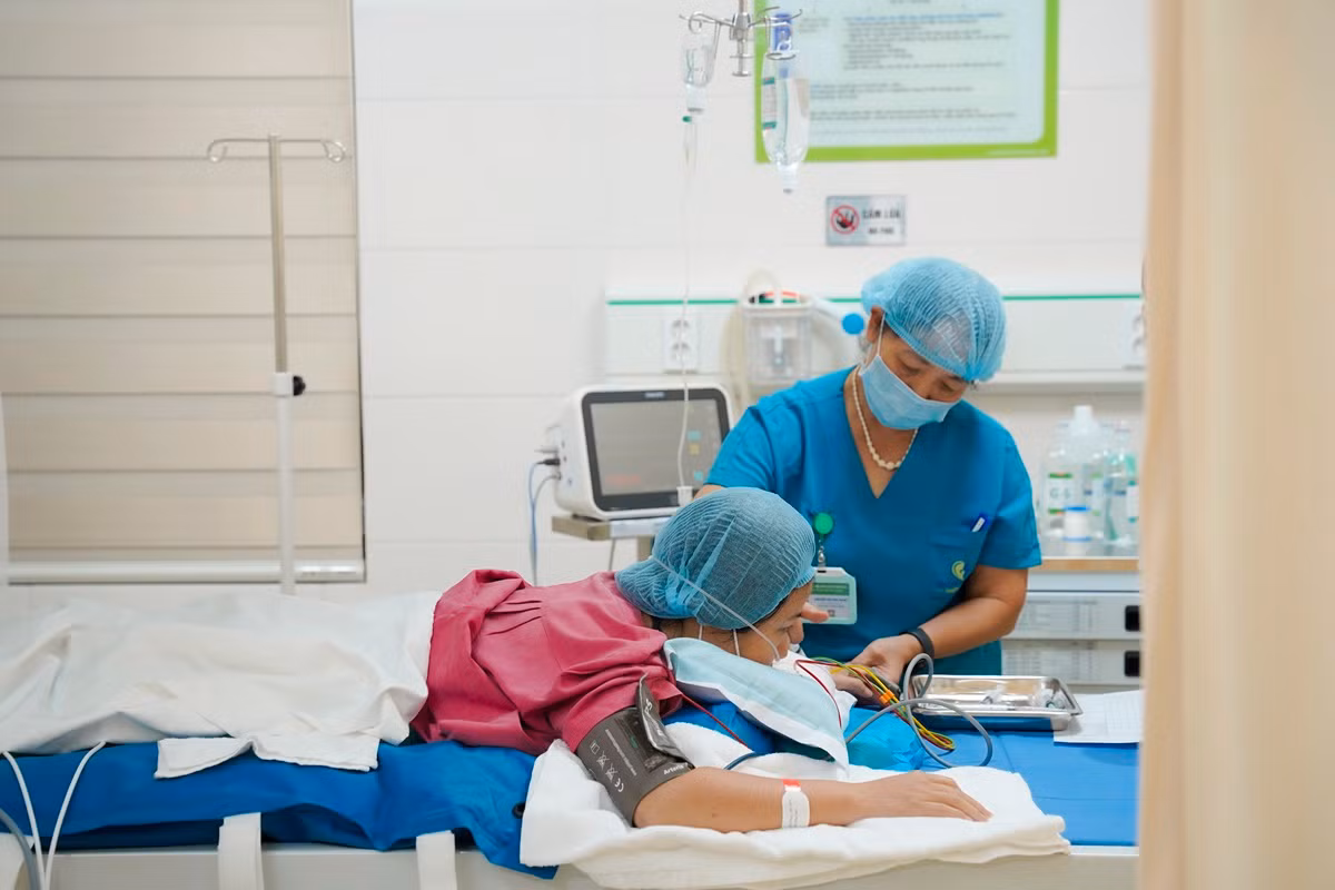 Bệnh nhân điều trị khối u bằng phương pháp không xâm lấn.