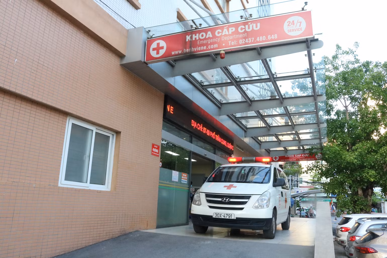 Bệnh viện E cấp cứu kịp thời, bảo toàn tính mạng người bệnh. Bệnh viện E cấp cứu kịp thời, bảo toàn tính mạng người bệnh.