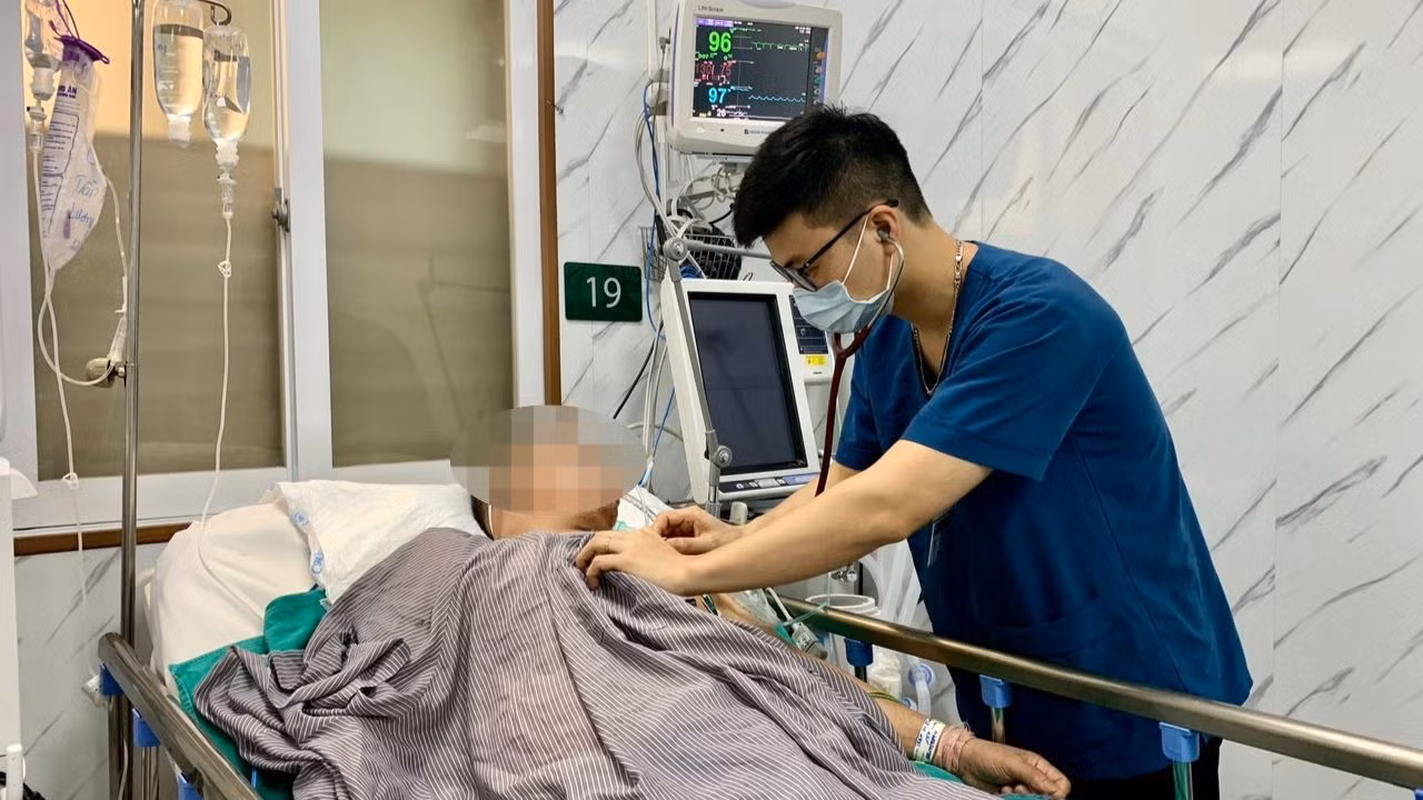 Bệnh nhân đột quỵ điều trị tại Trung tâm Đột quỵ, Bệnh viện Bạch Mai. Bệnh nhân đột quỵ điều trị tại Trung tâm Đột quỵ, Bệnh viện Bạch Mai.