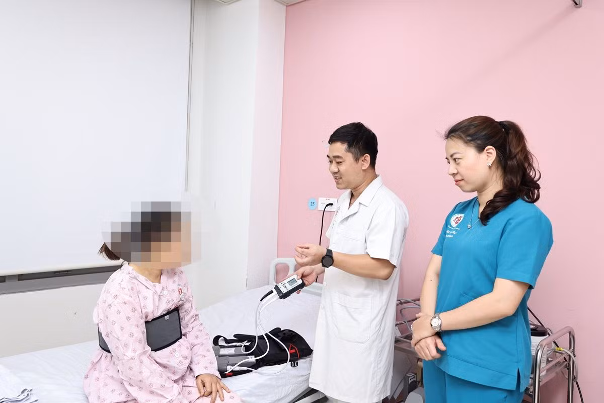 Bệnh nhân được khám lại sức khỏe sau phẫu thuật. Bệnh nhân được khám lại sức khỏe sau phẫu thuật.