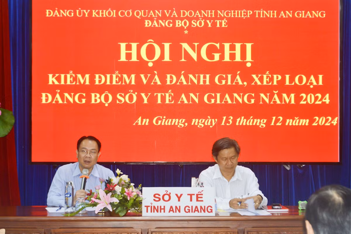 Ban lãnh đạo Sở Y tế chủ trì Hội nghị Kiểm điểm và đánh giá, xếp loại Đảng bộ Sở Y tế An Giang năm 2024. Ban lãnh đạo Sở Y tế chủ trì Hội nghị Kiểm điểm và đánh giá, xếp loại Đảng bộ Sở Y tế An Giang năm 2024.