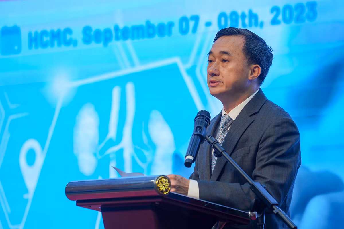 Thứ trưởng Y tế Trần Văn Thuấn phát biểu.