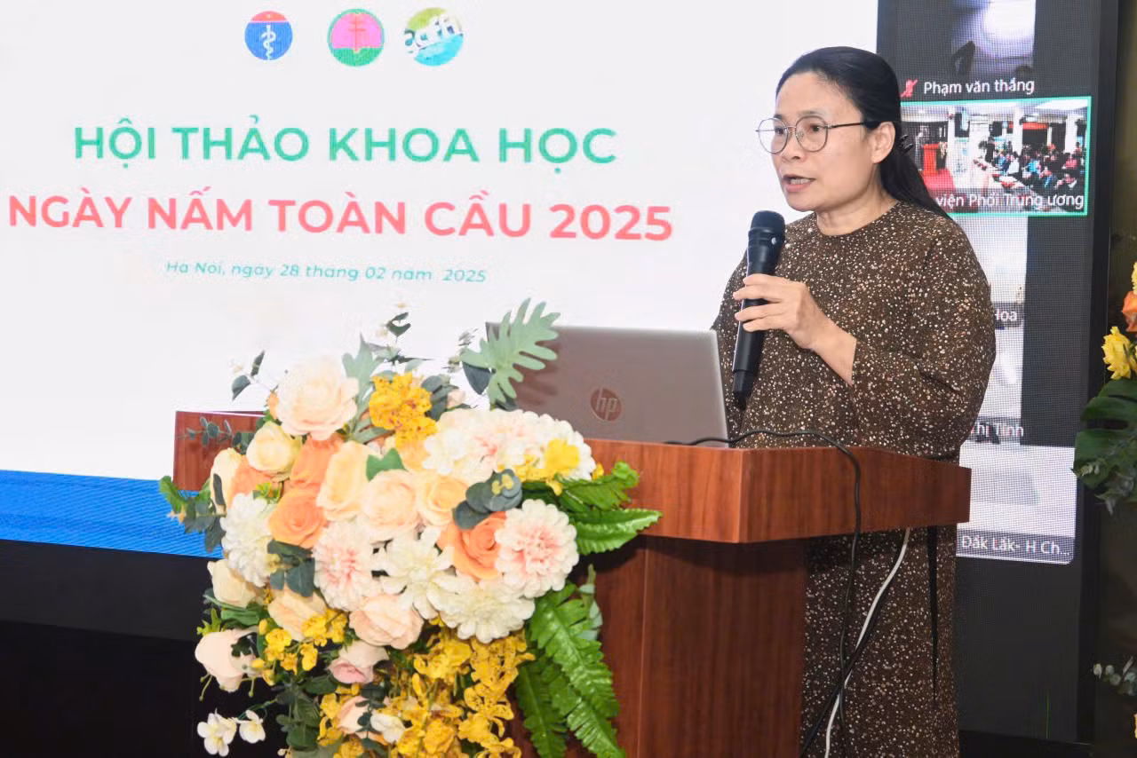 Tiến sĩ, bác sĩ Nguyễn Thị Bích Ngọc, Giám đốc Trung tâm Bệnh phổi hiếm và các bệnh nhiễm khuẩn hô hấp chia sẻ về bệnh nấm Aspergillus. Tiến sĩ, bác sĩ Nguyễn Thị Bích Ngọc, Giám đốc Trung tâm Bệnh phổi hiếm và các bệnh nhiễm khuẩn hô hấp chia sẻ về bệnh nấm Aspergillus.