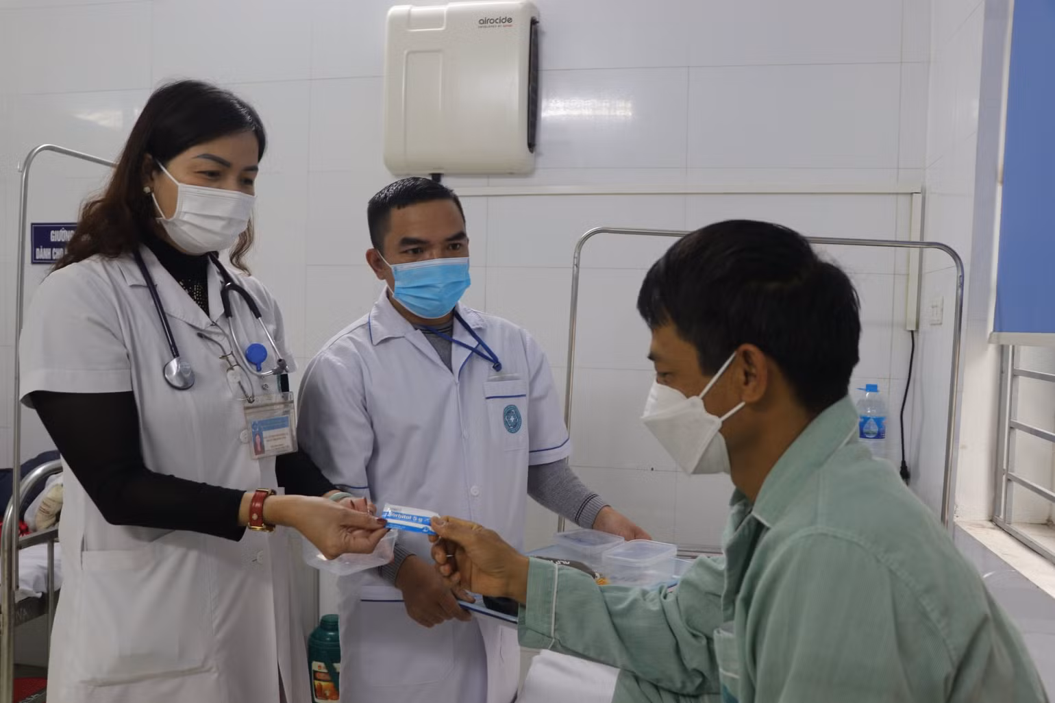Người lớn cũng nằm viện vì mắc bệnh thủy đậu.