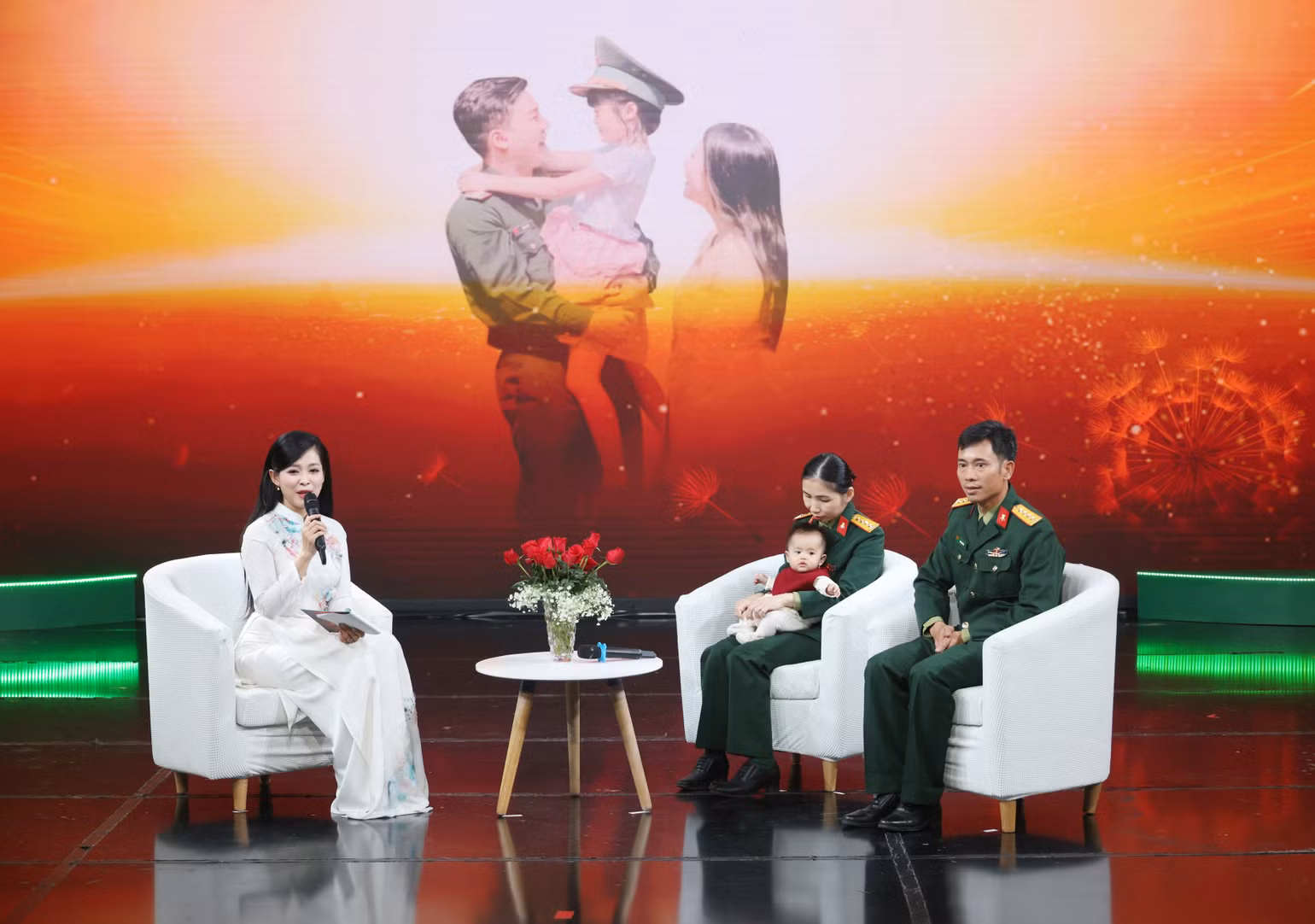 Gia đình Đại úy QNCN Ngô Văn Cường và Đại úy QNCN Nguyễn Thị Hạnh (công tác tại Kho K812, Cục Quân khí, Tổng cục Kỹ thuật) nhận Hỗ trợ của chương trình năm 2022 chia sẻ niềm hạnh phúc ngọt ngào khi đã đón được con yêu. Gia đình Đại úy QNCN Ngô Văn Cường và Đại úy QNCN Nguyễn Thị Hạnh (công tác tại Kho K812, Cục Quân khí, Tổng cục Kỹ thuật) nhận Hỗ trợ của chương trình năm 2022 chia sẻ niềm hạnh phúc ngọt ngào khi đã đón được con yêu.