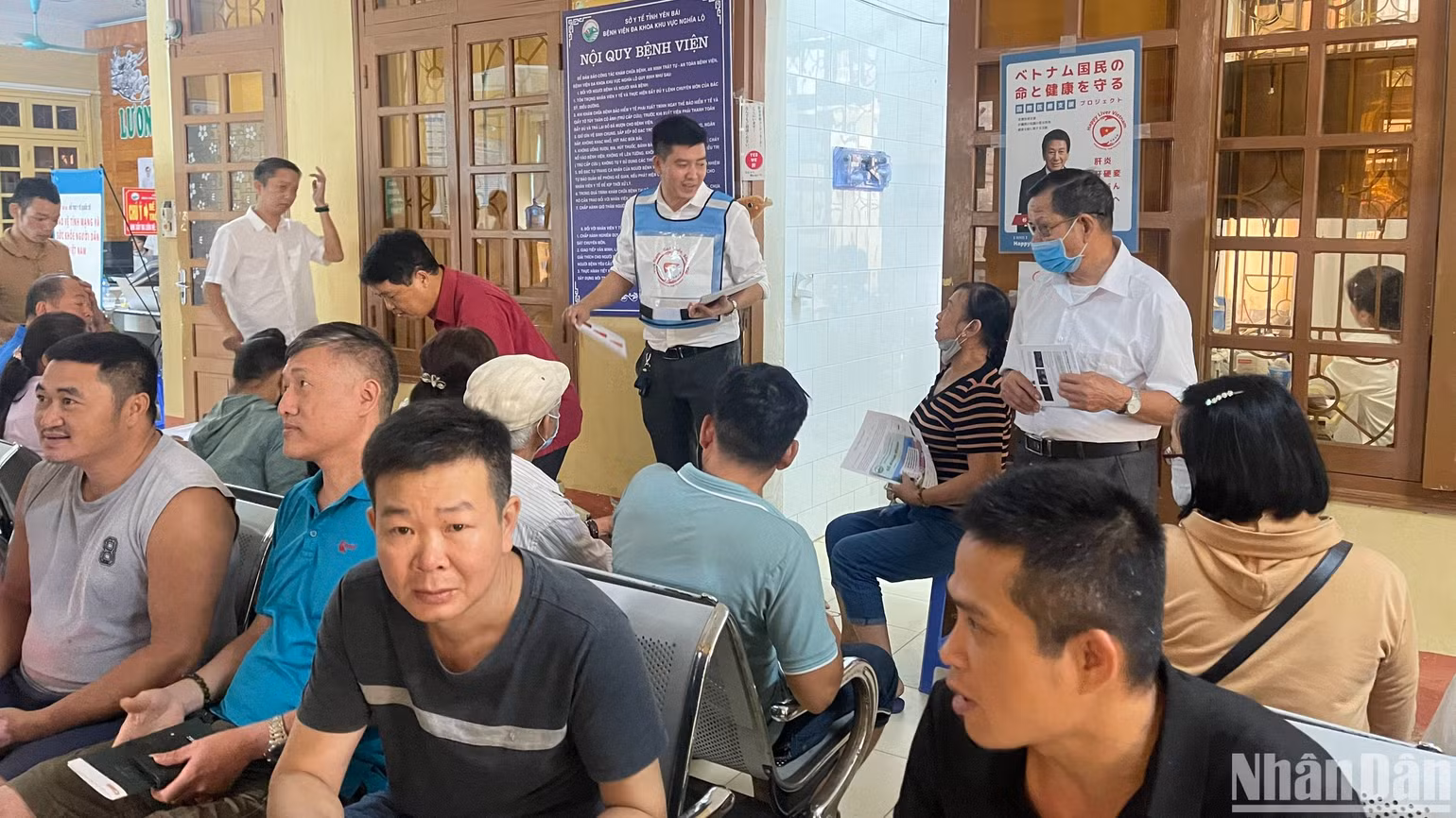 Sáng 3/7, có khoảng 120 người đã được khám, siêu âm.