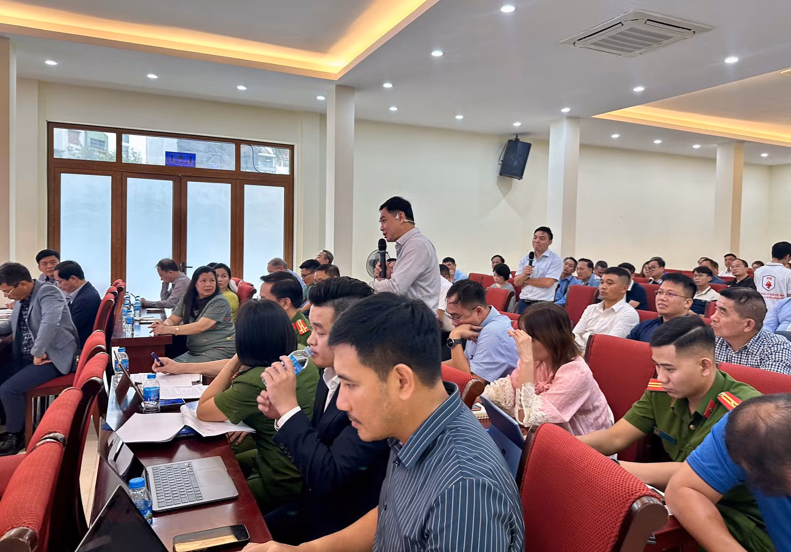 Nhiều câu hỏi được đặt ra tại hội thảo.
