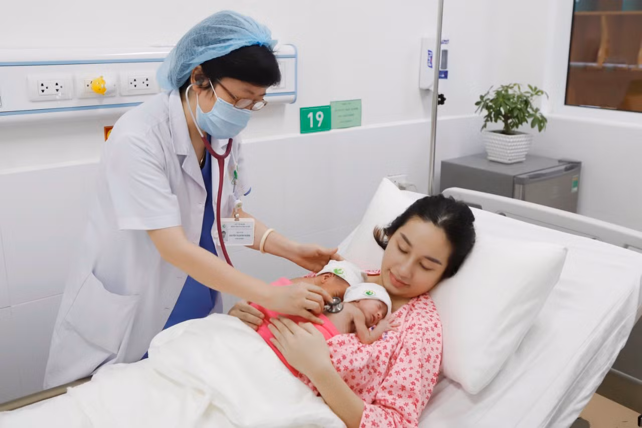 Sản phụ và em bé đều có sức khỏe tốt hơn sau khi được da kề da.