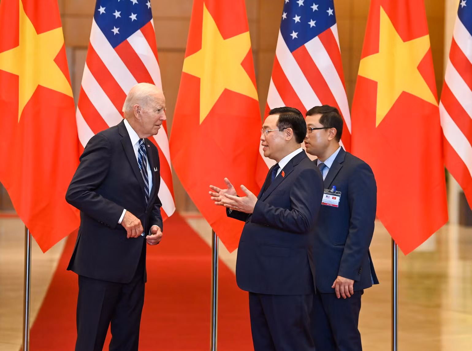Chủ tịch Quốc hội Vương Đình Huệ và Tổng thống Hoa Kỳ Joe Biden trao đổi tại buổi hội kiến. (Ảnh: DUY LINH) Chủ tịch Quốc hội Vương Đình Huệ và Tổng thống Hoa Kỳ Joe Biden trao đổi tại buổi hội kiến. (Ảnh: DUY LINH)