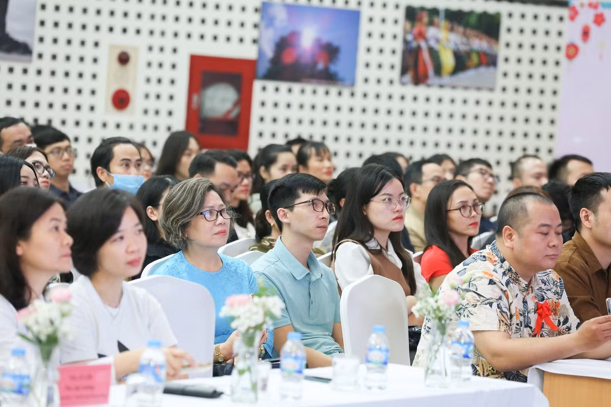 Chương trình tôn vinh 200 người hiến máu hòa hợp tiêu biểu. Chương trình tôn vinh 200 người hiến máu hòa hợp tiêu biểu.