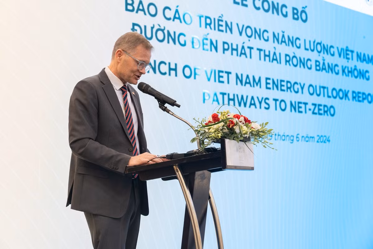 Đại sứ Đan Mạch Nicolai Prytz phát biểu.