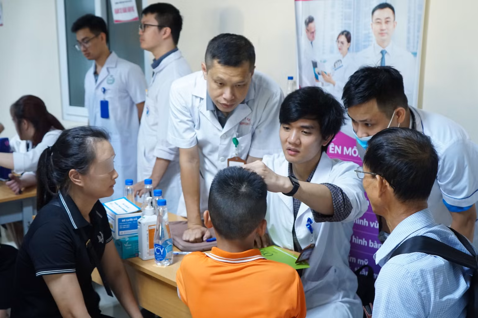 Khoảng 100 người bệnh sẽ được phẫu thuật dịp này.
