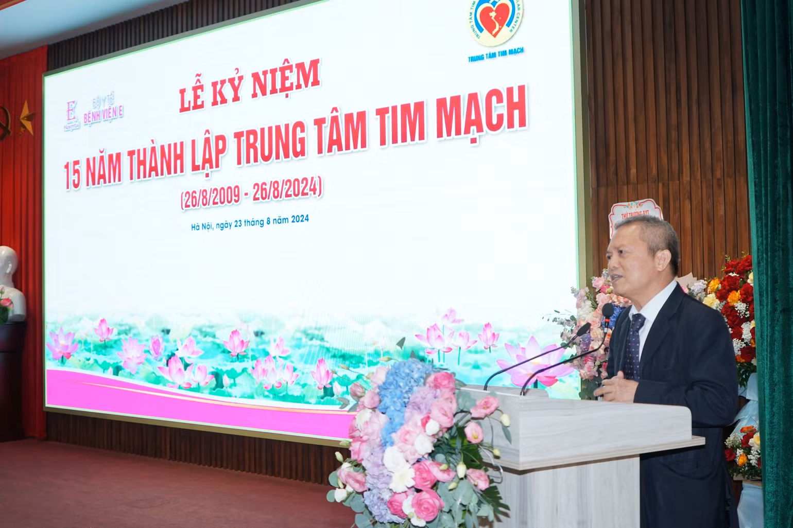 Giáo sư, Tiến sĩ Lê Ngọc Thành, Hiệu trưởng Trường đại học Y dược- Đại học Quốc gia Hà Nội - nguyên Giám đốc Bệnh viện E phát biểu.