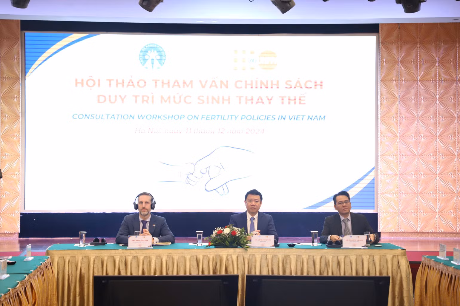 Chủ tọa hội thảo.