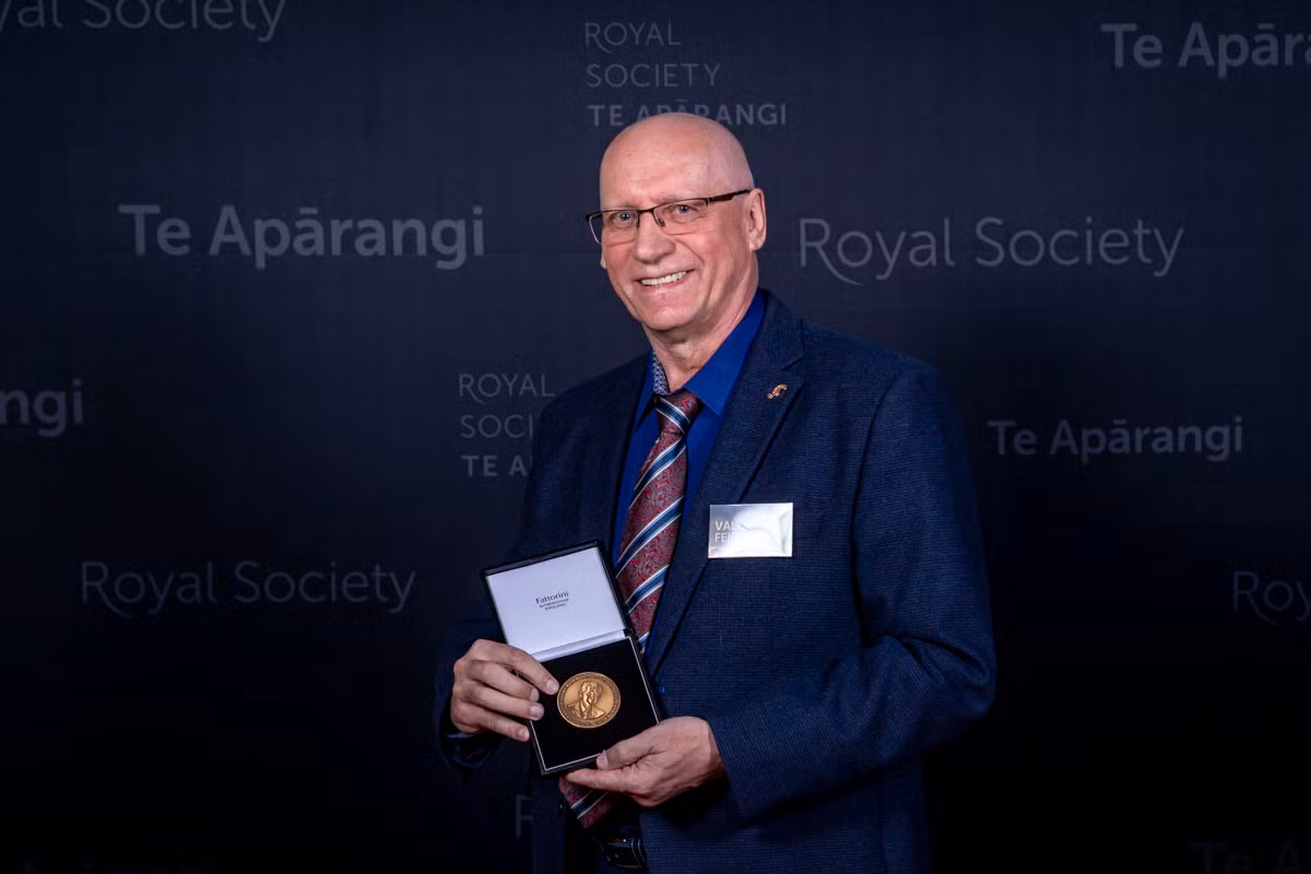 Ông Valery Feigin - Giáo sư hàng đầu thế giới về Thần kinh học và Dịch tễ học. (Ảnh: Royal Society Te Aparangi)