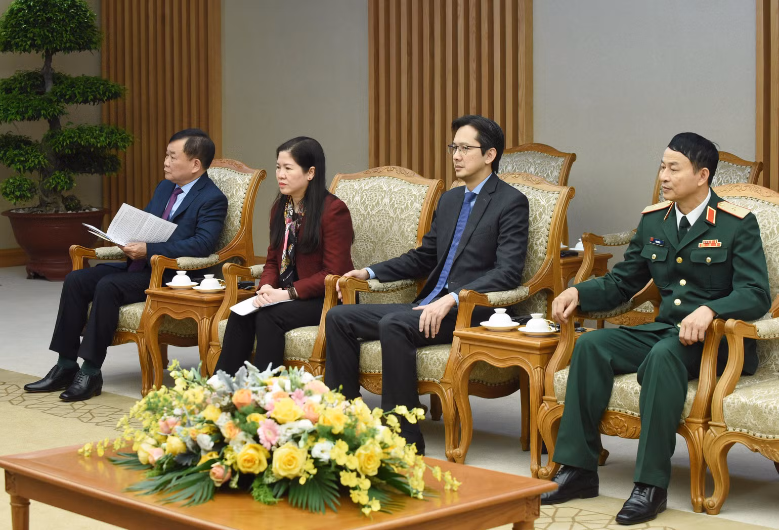 Đại diện lãnh đạo các bộ, ban, ngành của Chính phủ Việt Nam tham dự buổi tiếp. Đại diện lãnh đạo các bộ, ban, ngành của Chính phủ Việt Nam tham dự buổi tiếp.