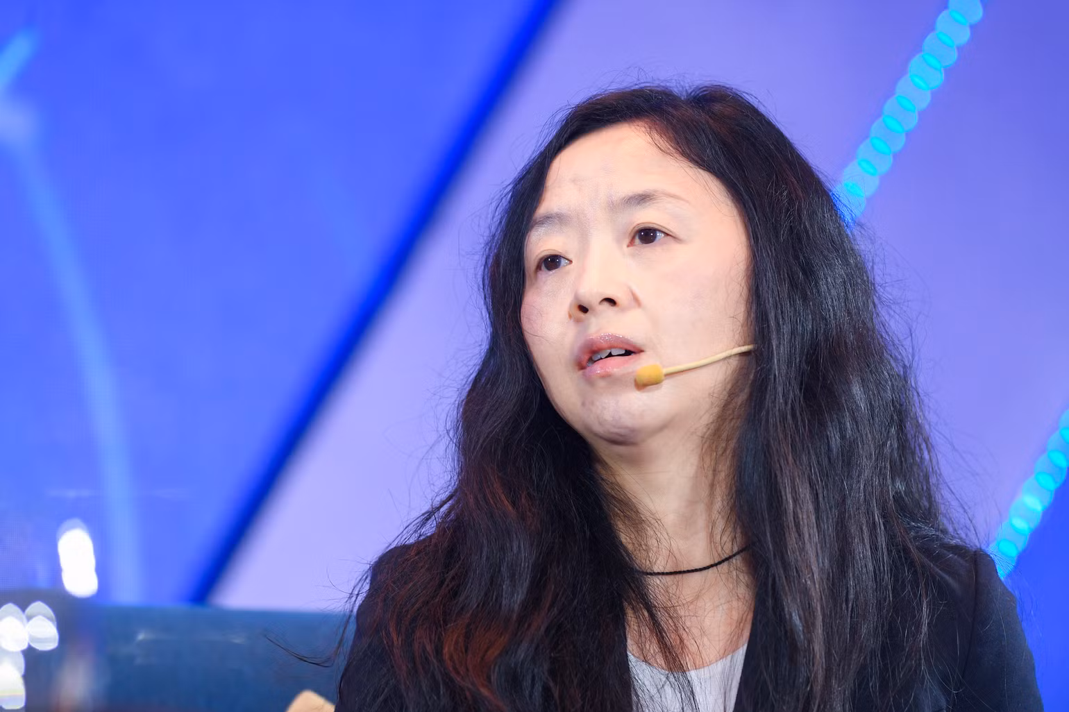 Giáo sư Yafang Cheng, Giám đốc của Khoa Hóa học Aerosol được thành lập gần đây tại Viện nghiên cứu Hóa học Max Planck (Đức).