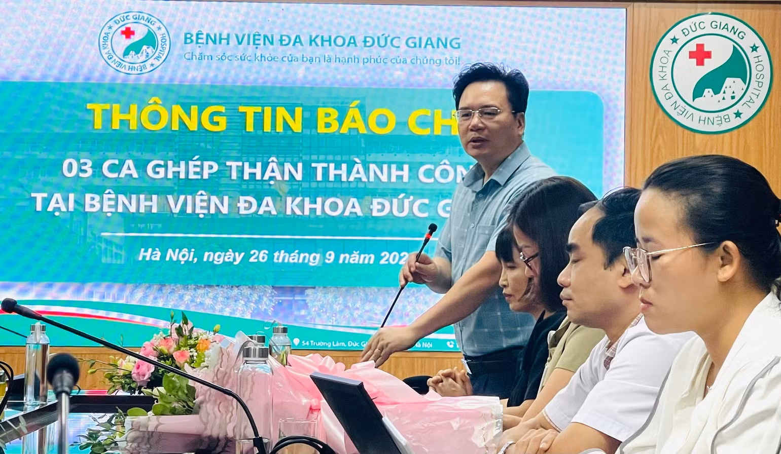 Tiến sĩ, bác sĩ Nguyễn Văn Thường, Giám đốc Bệnh viện đa khoa Đức Giang chia sẻ về thành công của các ca ghép. Tiến sĩ, bác sĩ Nguyễn Văn Thường, Giám đốc Bệnh viện đa khoa Đức Giang chia sẻ về thành công của các ca ghép.