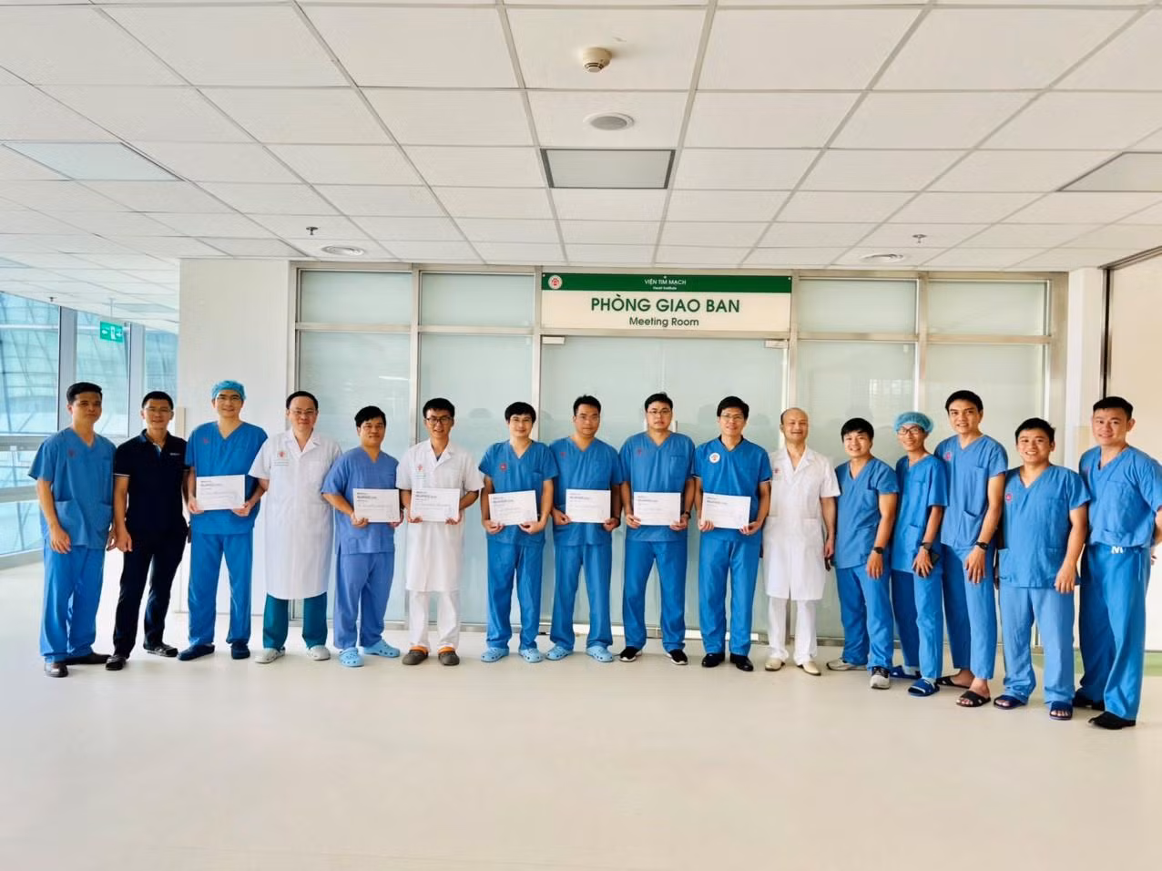 Khoa Nội tim mạch phối hợp tổ chức buổi đào tạo kỹ thuật cấy máy tạo nhịp tim vĩnh viễn cho các bác sĩ tại các bệnh viện khu vực phía bắc. Khoa Nội tim mạch phối hợp tổ chức buổi đào tạo kỹ thuật cấy máy tạo nhịp tim vĩnh viễn cho các bác sĩ tại các bệnh viện khu vực phía bắc.