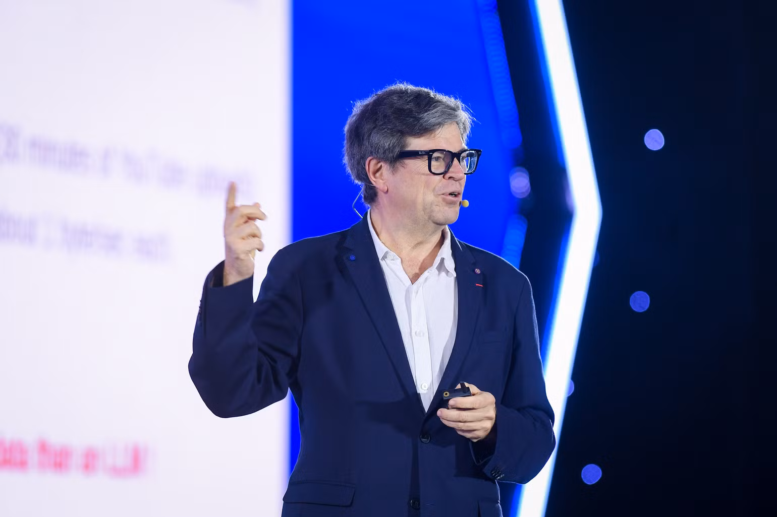 Giáo sư Yann Lecun, Đại học New York và Giám đốc Khoa học trí tuệ nhân tạo tại Meta, Hoa Kỳ. Giáo sư Yann Lecun, Đại học New York và Giám đốc Khoa học trí tuệ nhân tạo tại Meta, Hoa Kỳ.