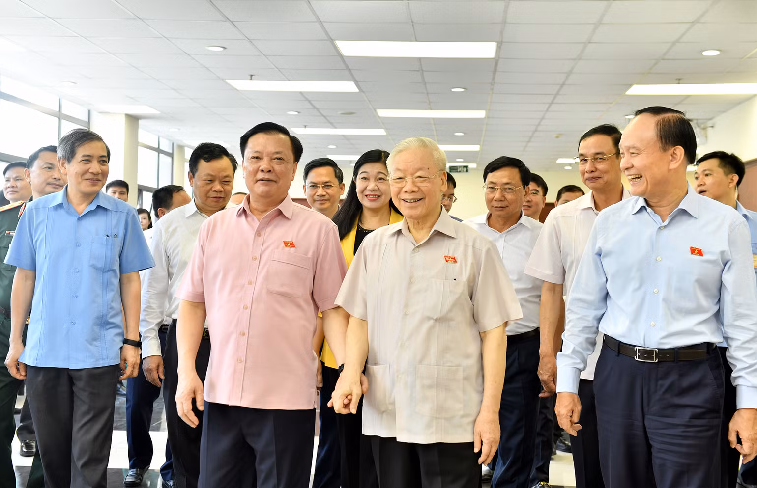 Tổng Bí thư Nguyễn Phú Trọng và các đại biểu dự hội nghị tiếp xúc cử tri sau Kỳ họp thứ 5, Quốc hội khóa XV. (Ảnh: ĐĂNG KHOA)