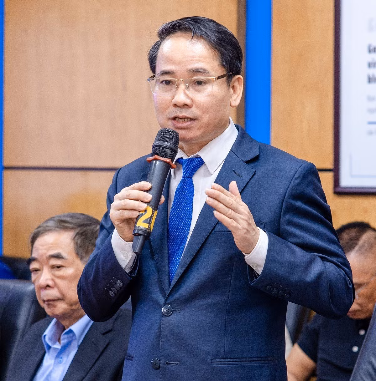 Ông Nguyễn Huy Tiến, Tổng Thư ký Hiệp hội Thang máy Việt Nam. Ông Nguyễn Huy Tiến, Tổng Thư ký Hiệp hội Thang máy Việt Nam.