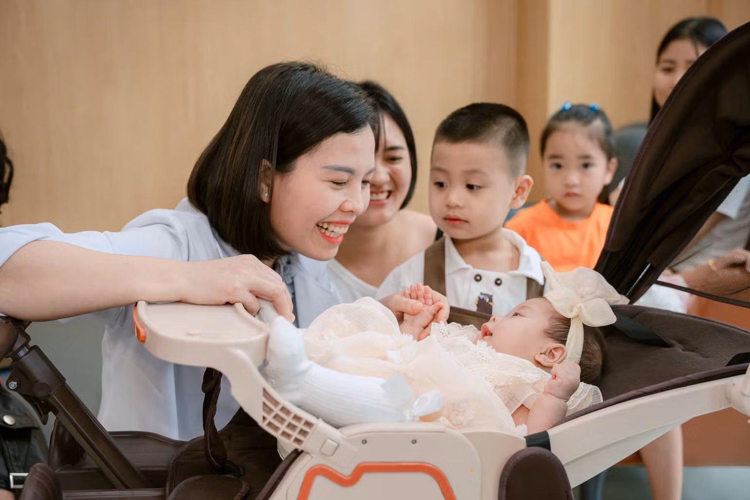 Nhìn các em bé chào đời khỏe mạnh là niềm vui vô tận với các bác sĩ thực hiện can thiệp bào thai.