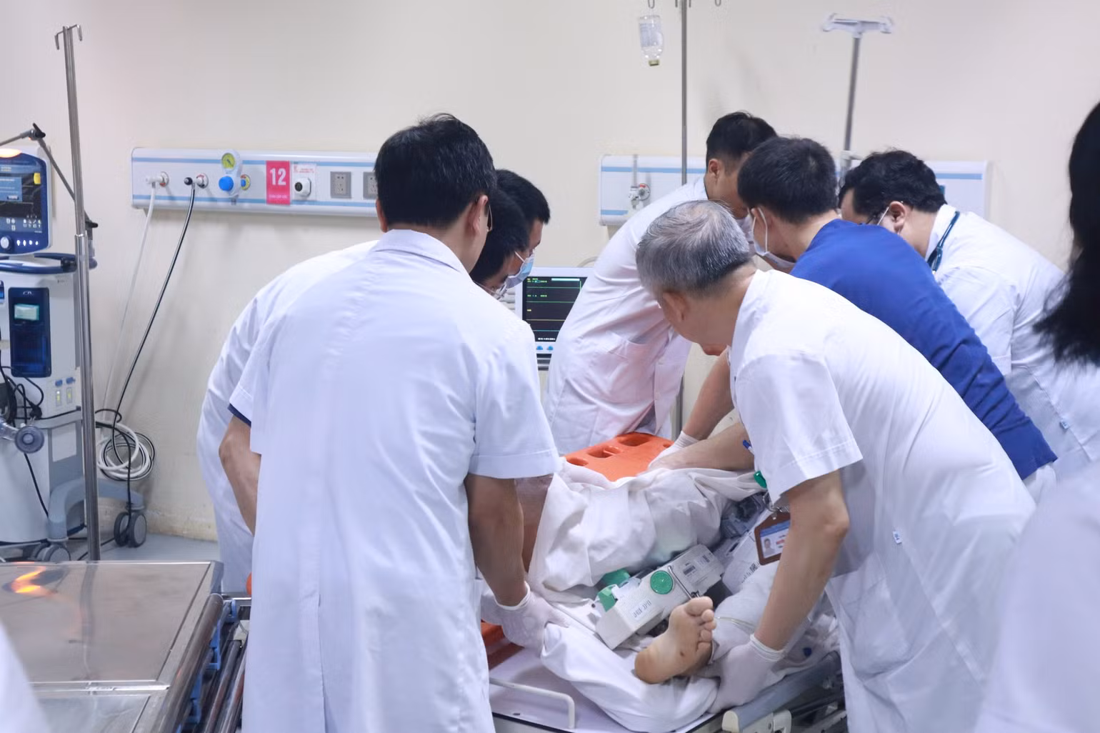 Trong số này, có 2 trường hợp chấn thương rất nặng.